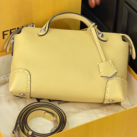 Fendi芬迪 小雞黃by the way 附有塵袋 肩帶 24年