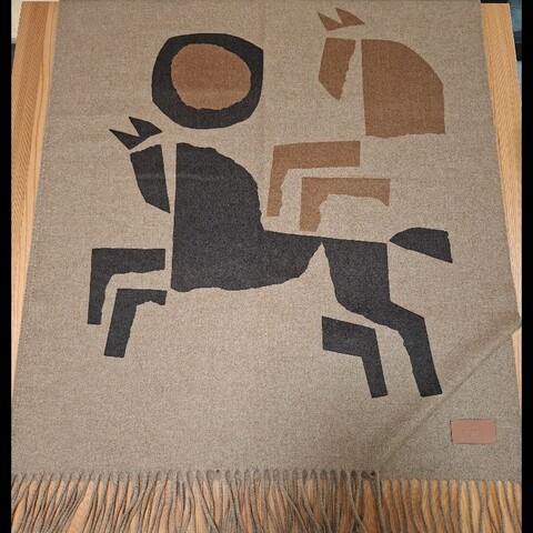 Hermès HERMES Verquis Love Cashmere Shawl Brown
Made in Italy, 100% cashmere, 200x63cm
/ 愛馬仕 Verquis Love 100% 羊絨披肩圍巾，啡色，意大利製造，200x63厘米