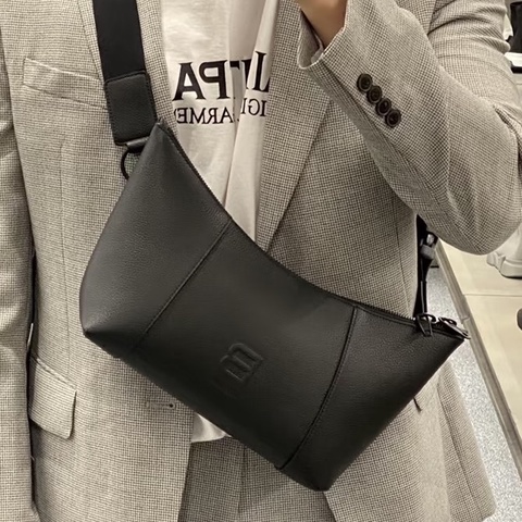 Balenciaga/巴黎世家 字母沙漏型 小牛皮 腰包 男款 黑色 21年編碼