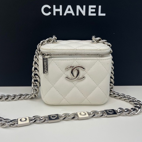 Chanel香奈兒22s白色銀扣荔枝皮小盒子斜挎包 字母鏈條 有卡鐳射32開