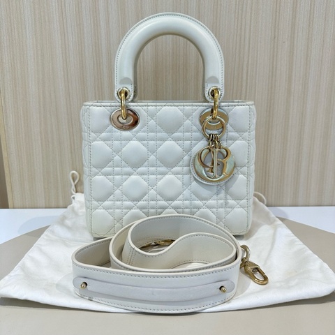 Dior 迪奧 LadyDior 白色色 金扣 四格戴妃包  尺寸：20*7*17cm  包已護理好
