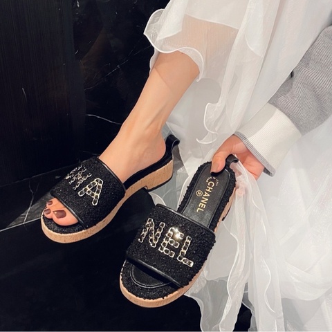 【腳感舒適✨百搭好穿🩴】Chanel 香奈兒 2021年 編織毛呢鏈條字母 黑色厚底 木屐拖鞋 37碼