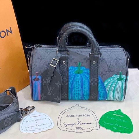 LV路易威登 keepall25草間彌生南瓜包 夏天出世而來 雙面不同設計 夏天專唄 男女同款都可