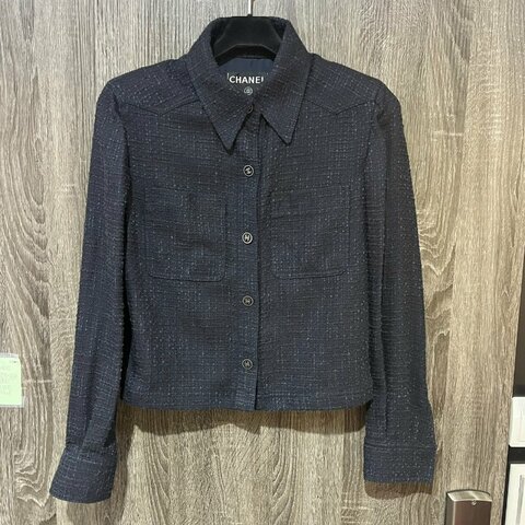 【美收精品】CHANEL 深藍色斜紋軟細 tweed 襯衫式外套 5-994【隔月月中將轉賣至日本 上架期限30天】