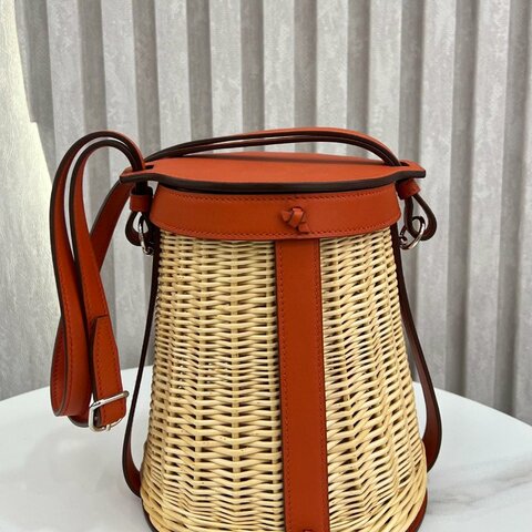 愛馬仕 Hermès Picnic 水桶包 橘紅色 竹編 銀扣｜全新｜Z刻