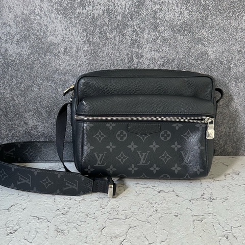 Louis Vuitton/路易威登 Outdoor PM 男士相機郵差包