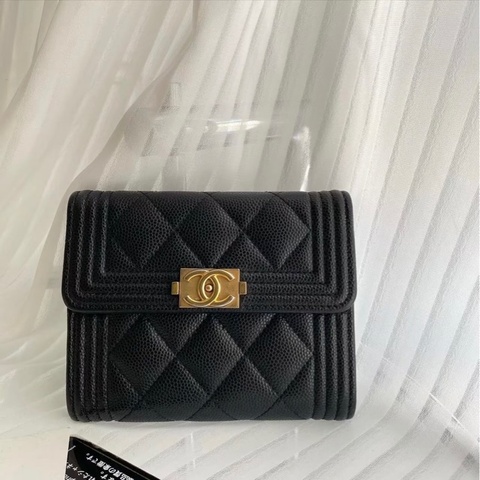 #必備款#Chanel Boy黑色荔枝紋金扣三折短夾#經典復古金鎖扣