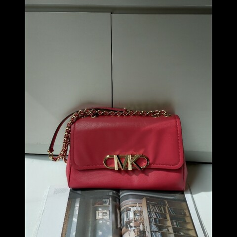 Michael Kors 金鍊紅皮口蓋肩側包