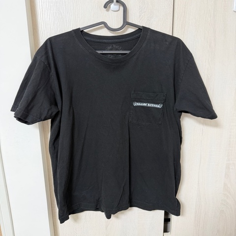 Chromehearts 克羅心黑色棉質 t shirt 字母LOGO 鳶尾花 胸前口袋 短袖上衣 衣服