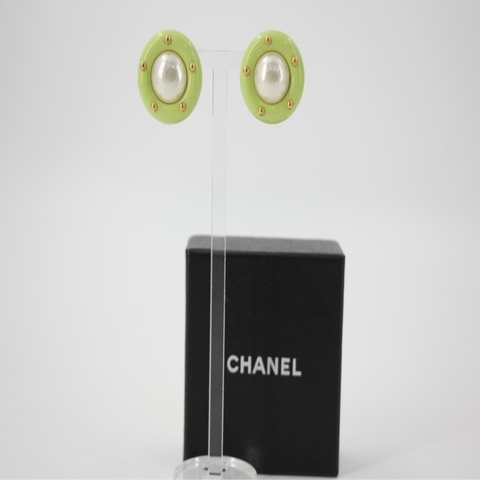 Chanel Vintage 96C 仿珍珠樹脂淺綠色圓形耳環
