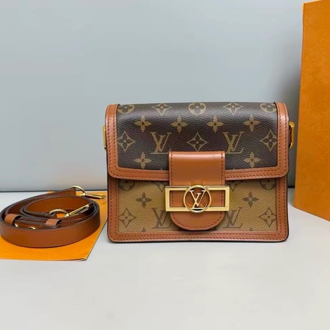 Louis Vuitton LV 達芙妮  老花 小號