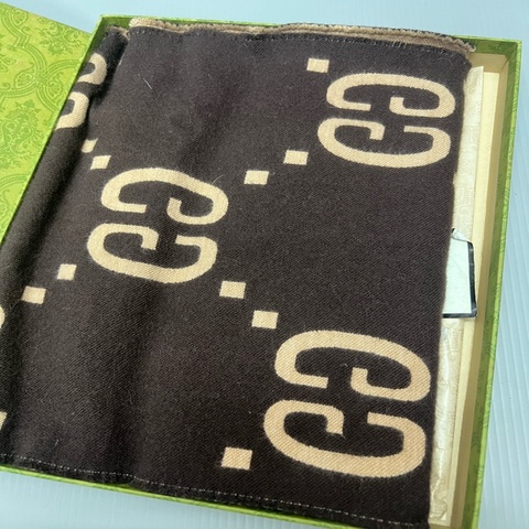 Gucci 圍巾