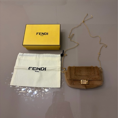 Fendi 貂毛mini金屬鏈袋包