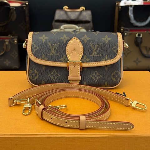 Louis Vuitton LV/路易威登，法棍nano