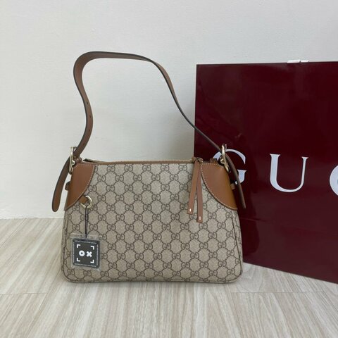GUCCI GG EMBLEM 單肩包