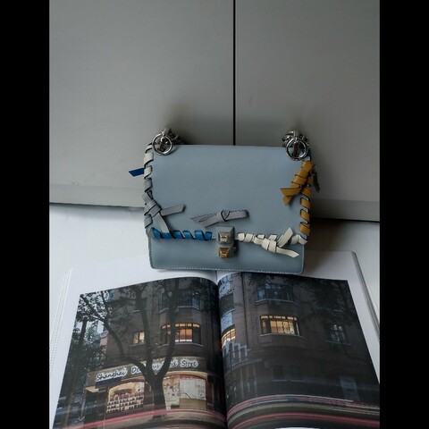 Fendi 銀鍊藍皮編織邊口蓋包 Kan I
