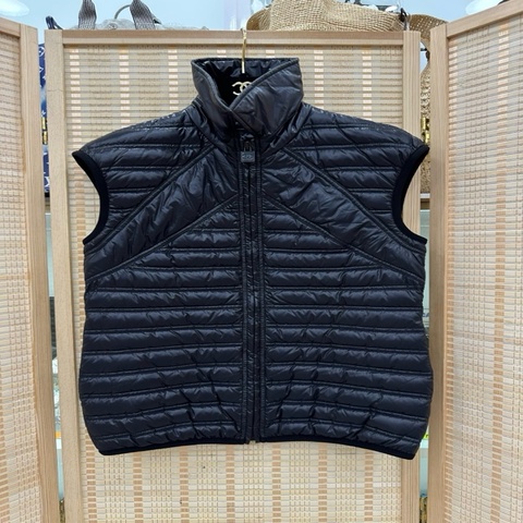 Chanel/香奈兒 黑色羽絨馬甲 38碼