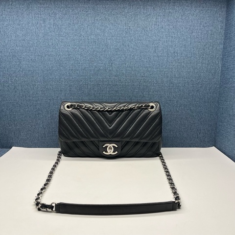 香奈兒Chanel CF V紋中號鏈條包，鐳射21開，97新