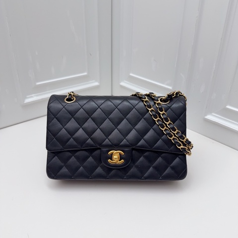 98新Chanel 香奈兒 羊皮cf中號黑金13開，經典雙蓋，手感絲滑菱格飽滿圓潤，當家花旦優雅知性，尺寸：25*16*6.5  