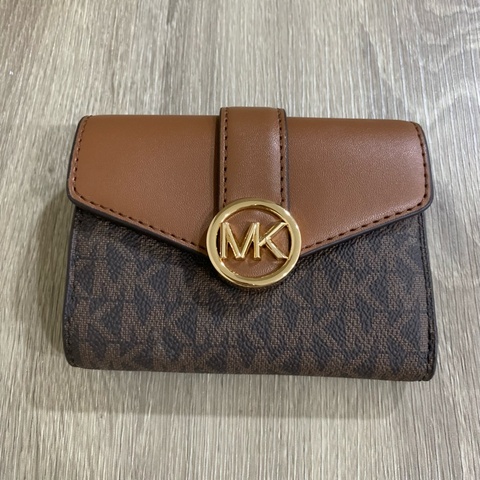 Michael Kors (MK) Carmen 系列的雙色拼接三折壓釦短夾