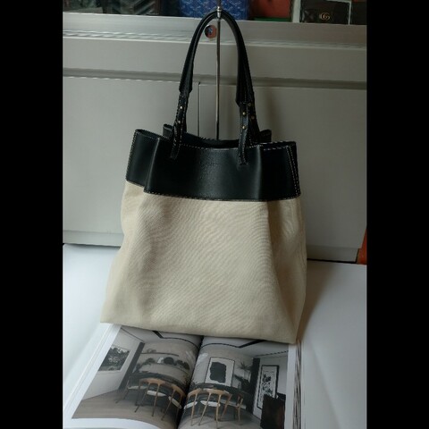 Bottega Veneta 黑皮雙把邊米白布直式大托特包