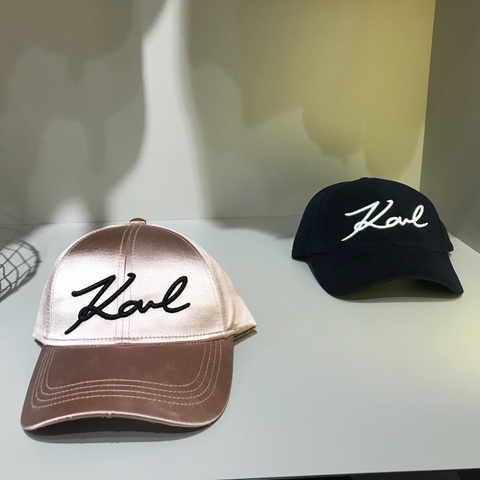 KARL LAGERFELD老佛爺 logo刺繡緞面棒球帽 香檳金