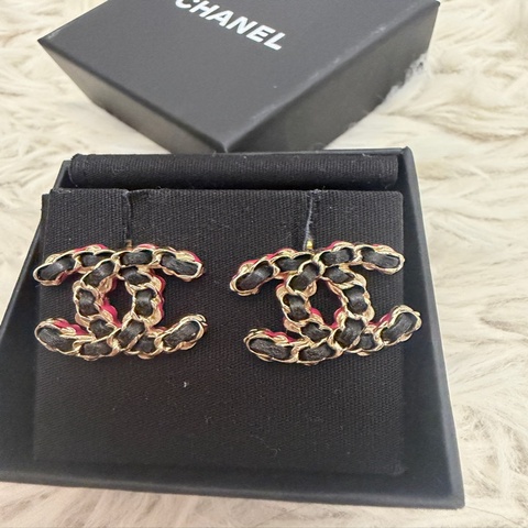 Chanel 皮穿鏈兒耳環