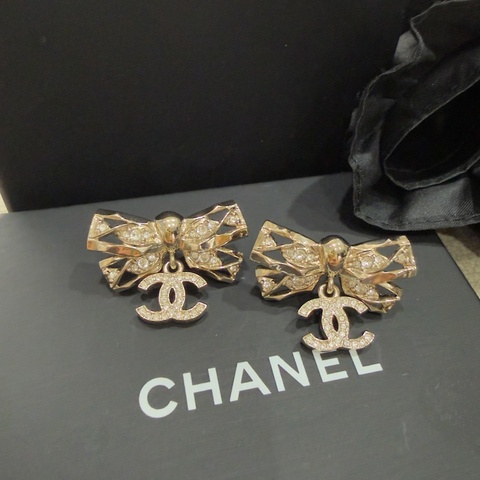 Chanel 24B蝴蝶結雙C金色耳釘/針式耳環 議價不回