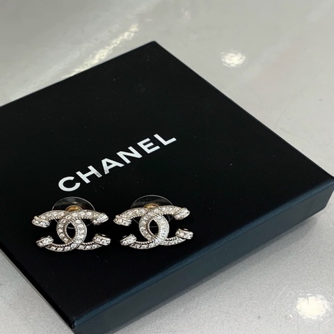 Chanel香奈儿 双C满钻耳钉