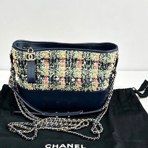 香奈兒Gabrielle流浪包，底長26cm 限定彩色粗花呢拼黑色牛皮，金銀雙色鏈條 單肩雙肩