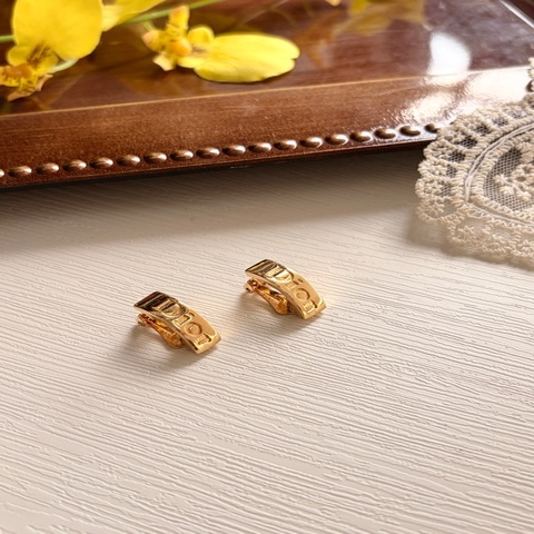 Vintage Christian Dior 金屬雕刻 Logo 弧面耳夾（耳珠 / 耳骨兩用）
