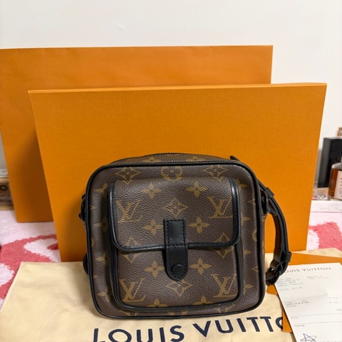 LV Christopher M69404