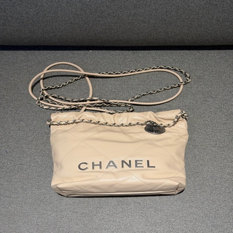 Chanel 22 bag mini 米色