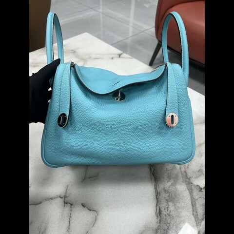 Hermes Lindy 30
Bleu Atoll x phw
Togo leather