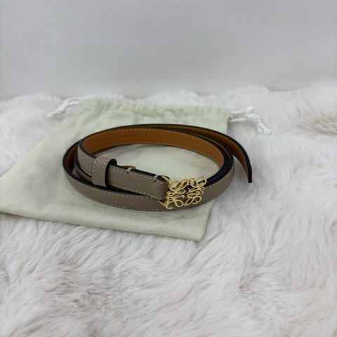 LOEWE羅意威Anagram腰帶，經典Anagram扣頭，亮金色，質感超棒！尺寸85*2