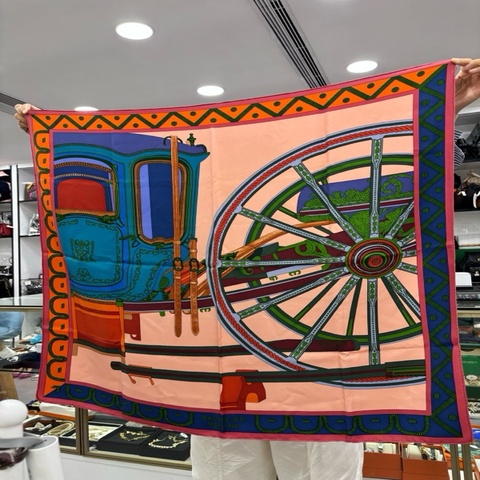 Hermes愛馬仕 馬車圖案90*90 絲巾