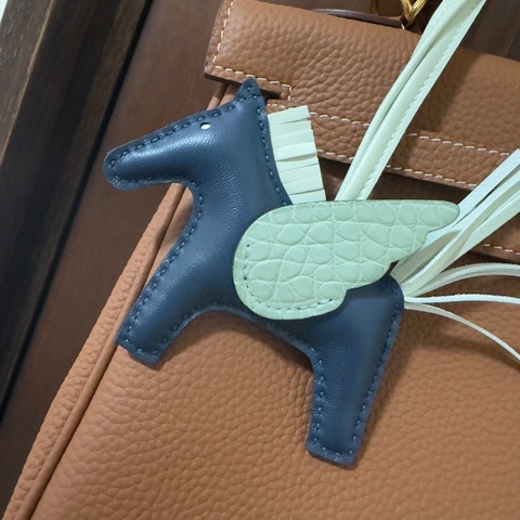 【絕美釋出】Hermès Pegase 飛馬吊飾 鱷魚皮翅膀（PM款）