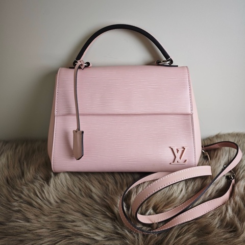 LV 路易威登 Cluny 水波紋 手提斜挎包 粉色 尺寸：32x23x12。