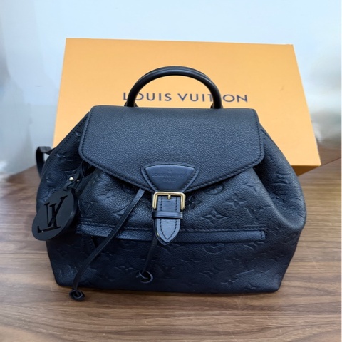 149000🔥晶片款✨狀態好🫶🏻LV M45205經典MONTSOURIS系列Empreinte壓花皮革後背包 黑色牛皮