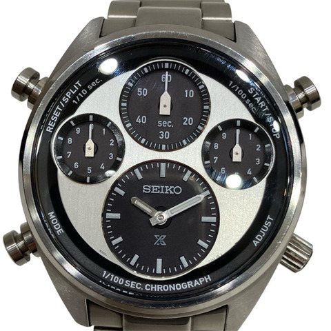 精工 (Seiko) 腕錶，總重 152 克，不鏽鋼材質，太陽能驅動，銀色和海軍藍錶盤，型號 SBER001 8A50-00A0