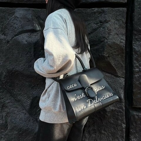Delvaux  塗鴉白字兩用包 謊言包