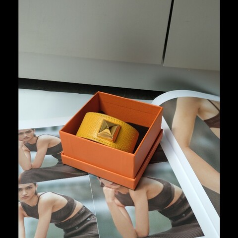 Hermes 黃皮革金鉚釘手環