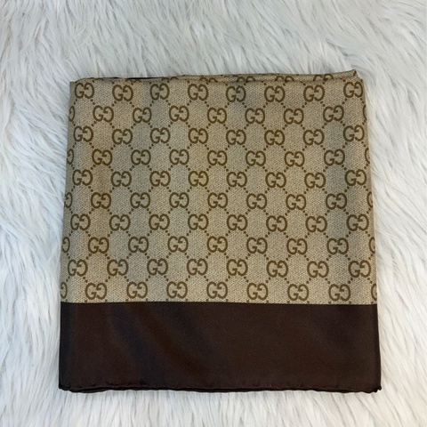 GUCCI 86542  棕色和淺棕色 印花絲質斜紋方巾90ㄨ90