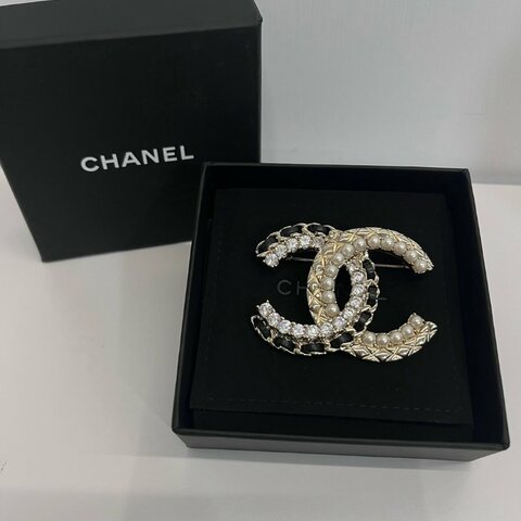 Chanel 珍珠胸針