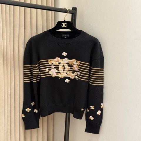 Chanel 24p黑金色花瓣logo毛衣fr38~~