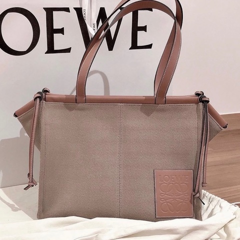 Loewe cushion 稀有奶茶色