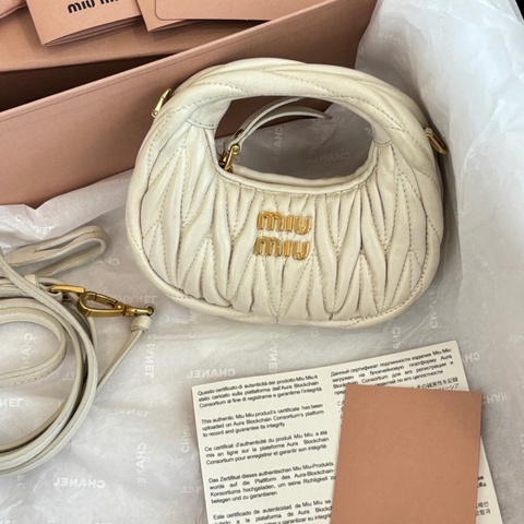 MIUMIU Wander hobo 白色 褶皺 羊皮 超mini