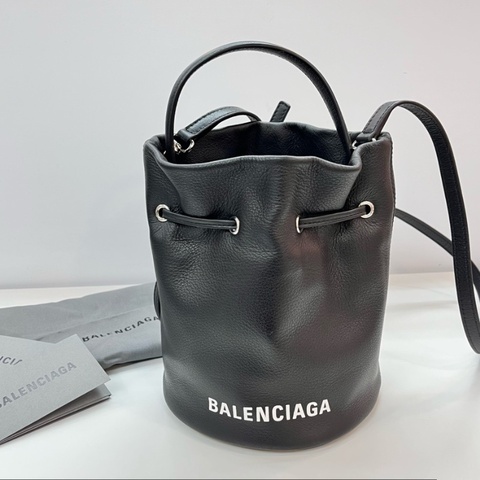 Balenciaga bucket 638342