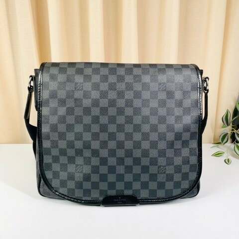 Louis Vuitton 黑色棋盤格翻蓋郵差包斜背包