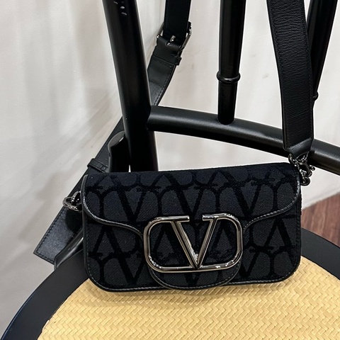 VALENTINO 黑帆布肩背包